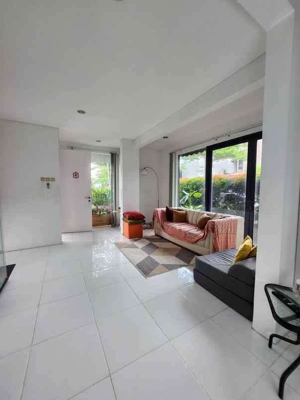 dijual rumah jalan raya rc veteran