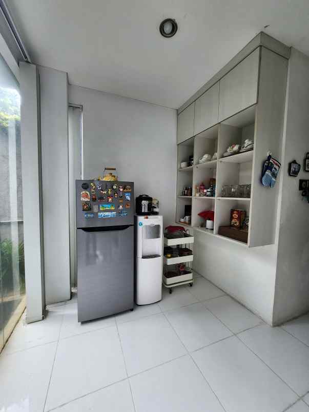 dijual rumah jalan raya rc veteran