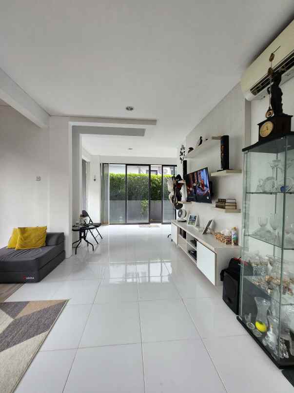 dijual rumah jalan raya rc veteran