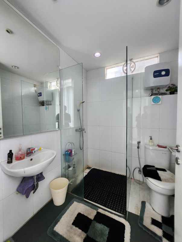 dijual rumah jalan raya rc veteran