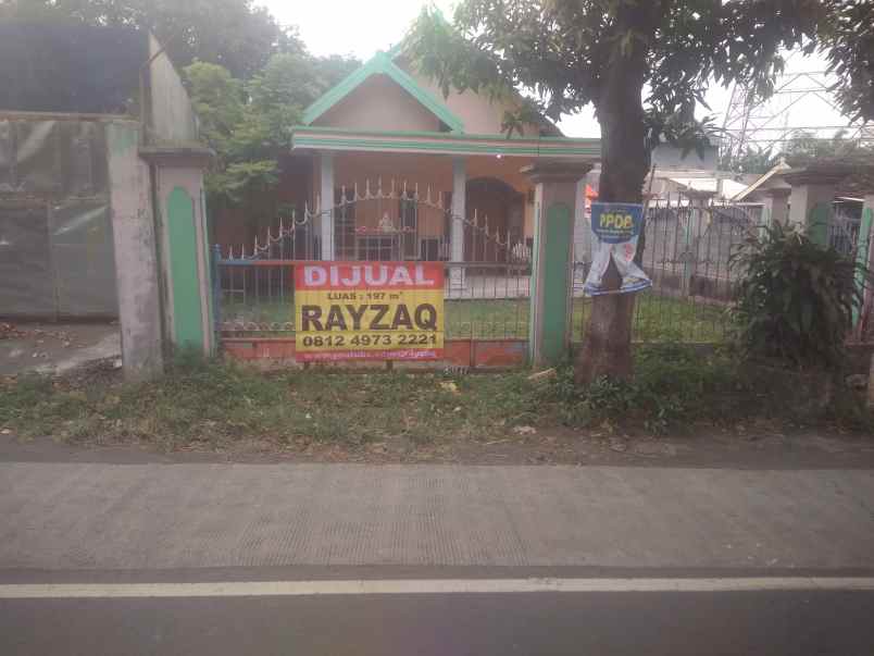 dijual rumah jalan raya surabanyak