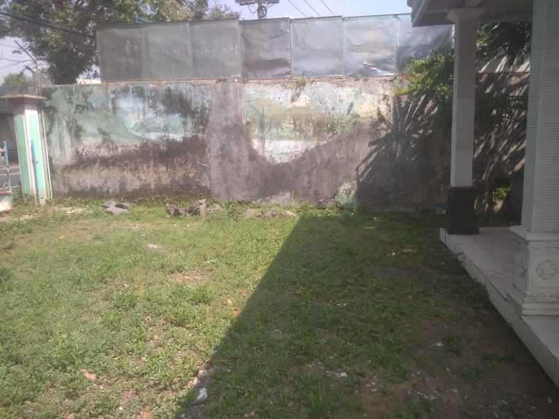 dijual rumah jalan raya surabanyak