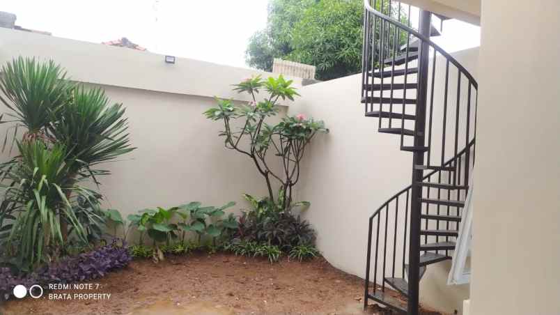 dijual rumah jalan setia