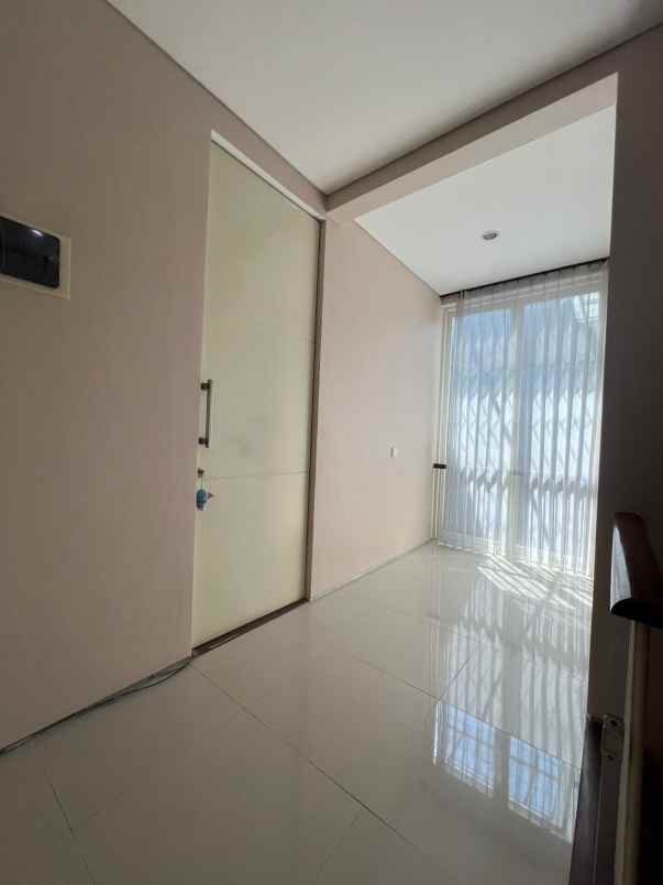 dijual rumah jalan taman puspa raya