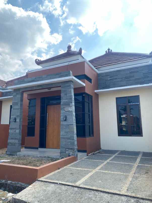 dijual rumah jalan utama karangpawitan