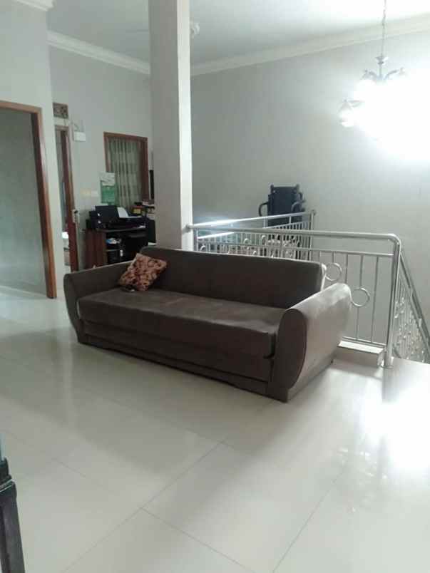 dijual rumah jatinegara