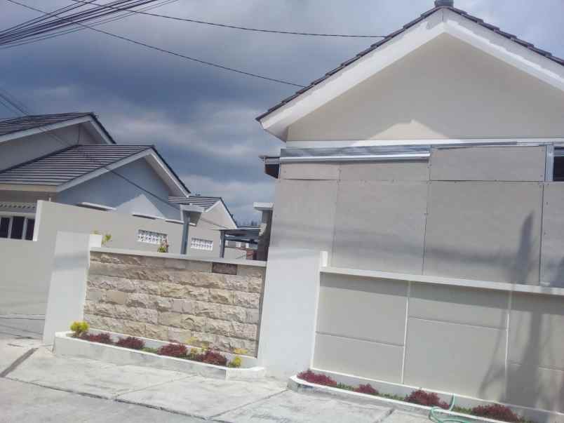 dijual rumah jipangan