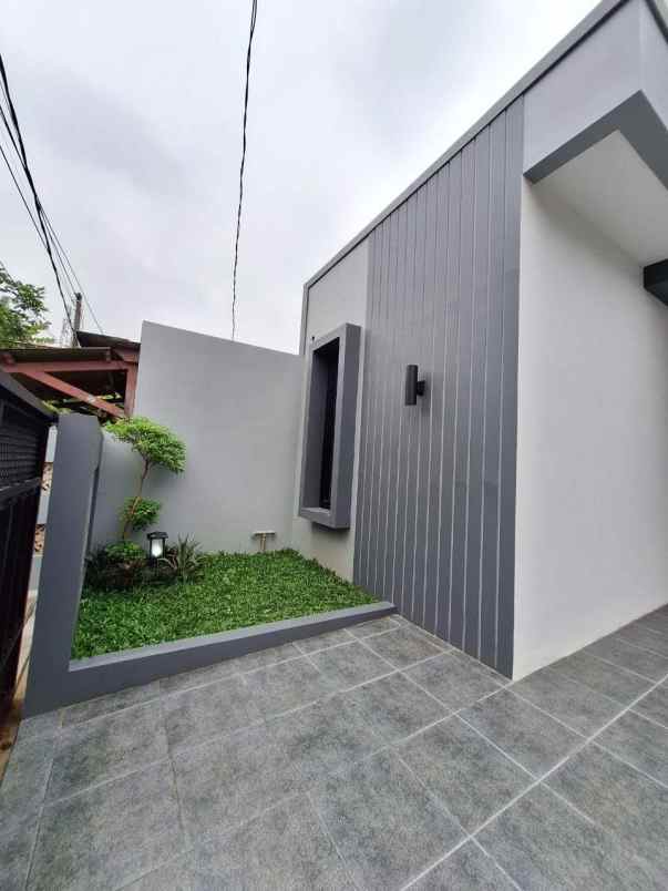 dijual rumah jl arya putra