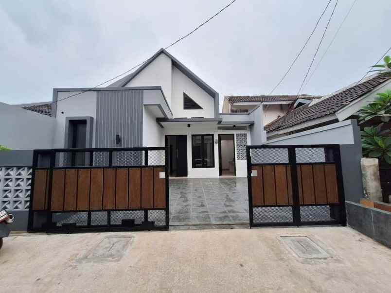 dijual rumah jl arya putra