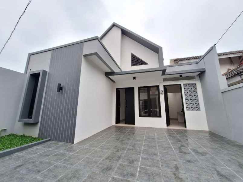 dijual rumah jl arya putra