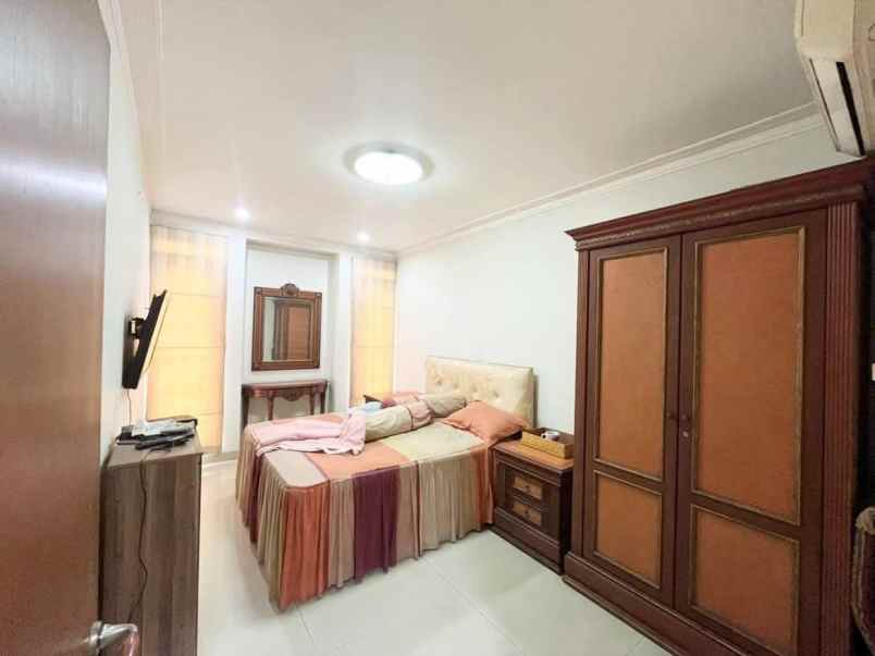 dijual rumah jl benda kebayoran baru