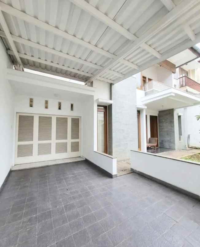 dijual rumah jl benda kebayoran baru