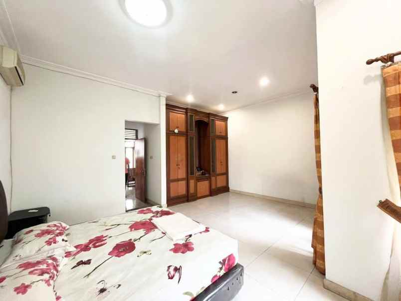 dijual rumah jl benda kebayoran baru