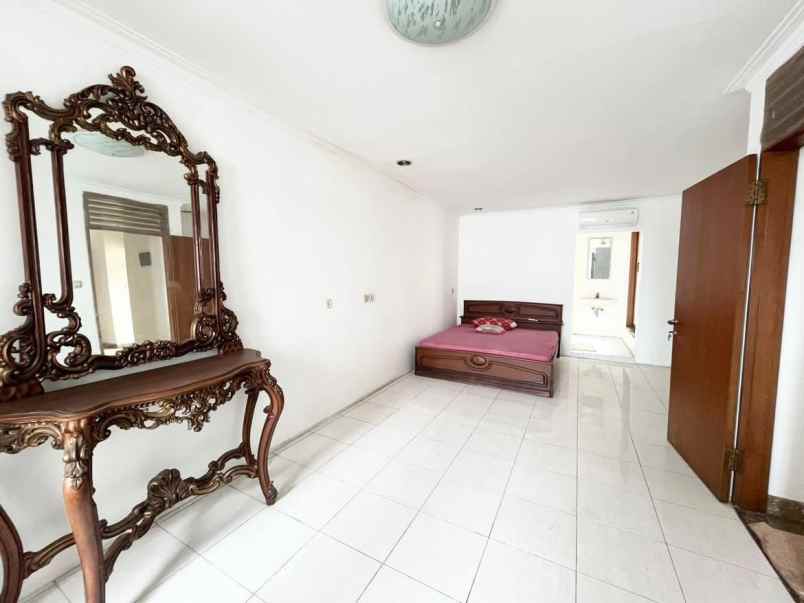 dijual rumah jl benda kebayoran baru