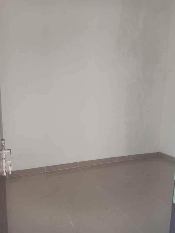 dijual rumah jl cahaya kemang permai