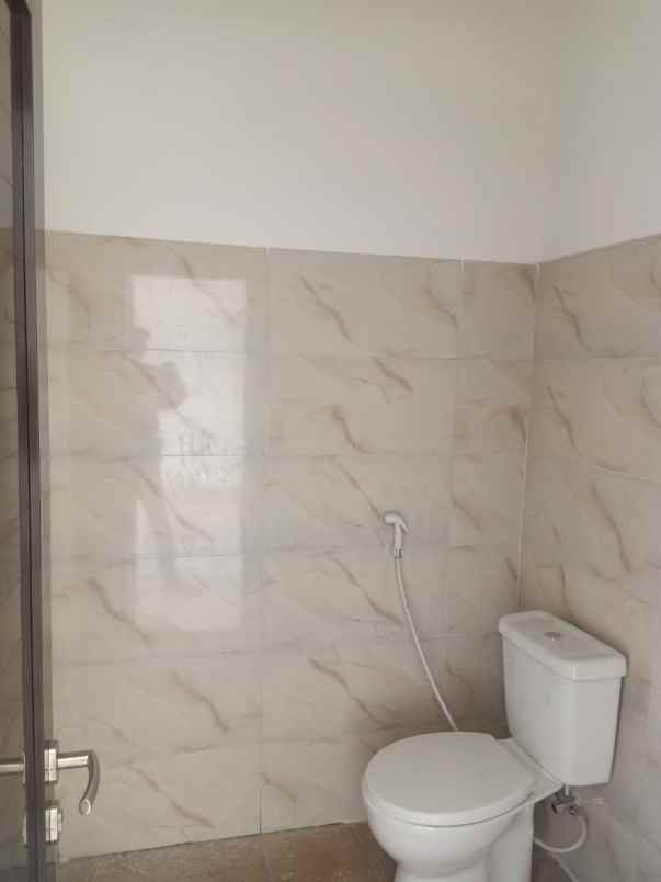 dijual rumah jl cahaya kemang permai