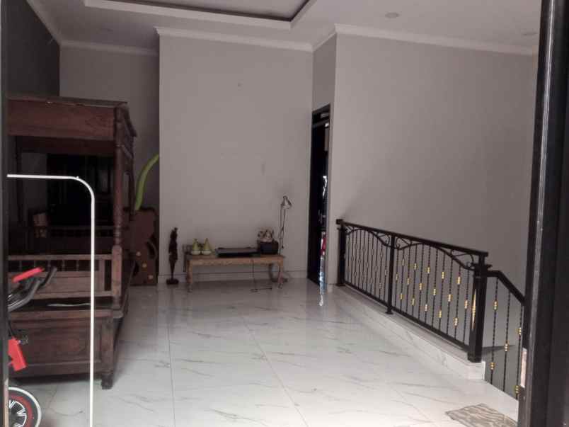 dijual rumah jl ciater raya serua