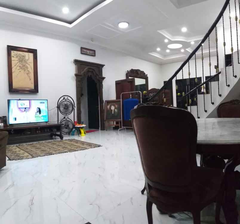 dijual rumah jl ciater raya serua