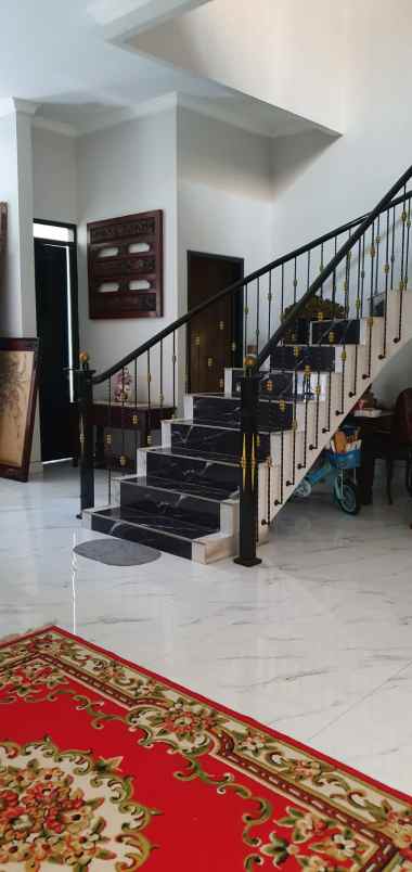 dijual rumah jl ciater raya serua