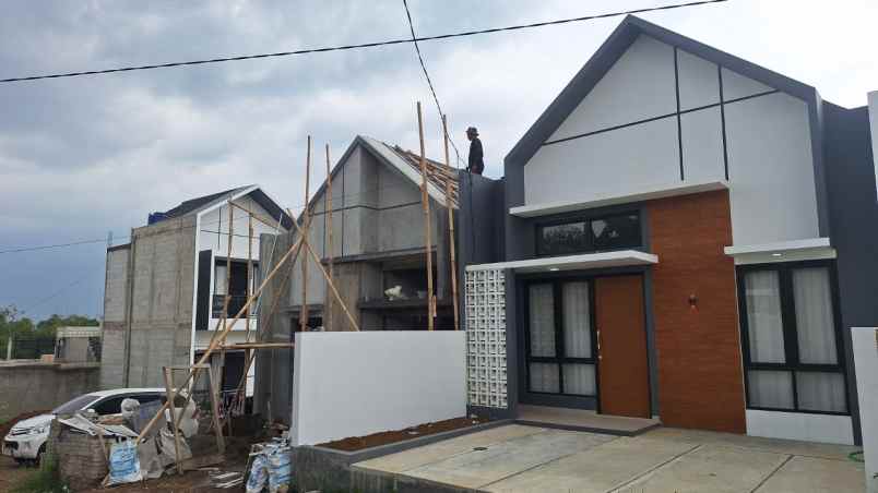 dijual rumah jl cijamil mekarsari ngamprah