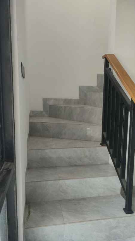 dijual rumah jl cipayung kec ciputat