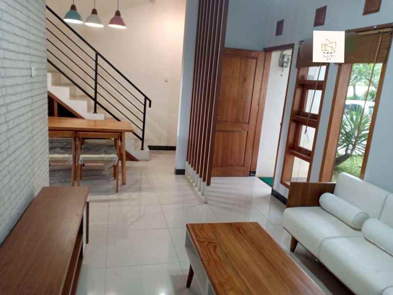 dijual rumah jl cipsmokolan buah batu