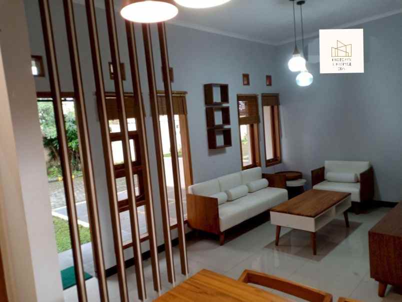 dijual rumah jl cipsmokolan buah batu