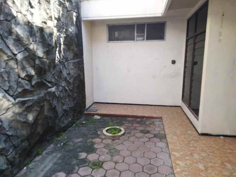 dijual rumah jl dharmahusada indah