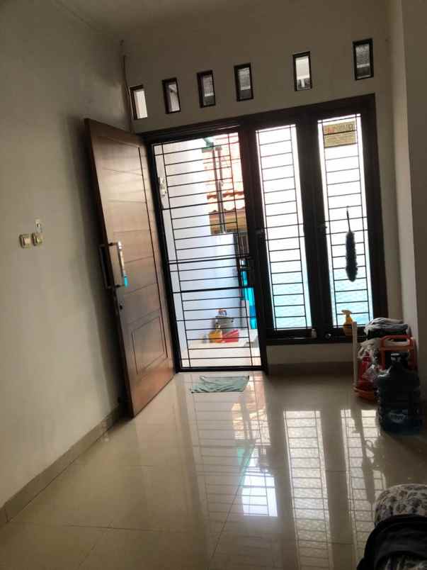 dijual rumah jl dr susilo