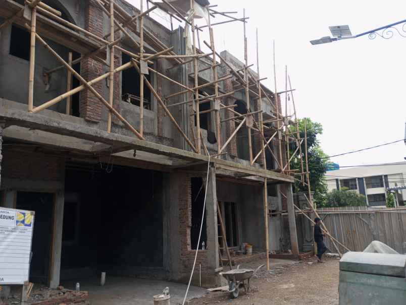 dijual rumah jl h baping ciracas