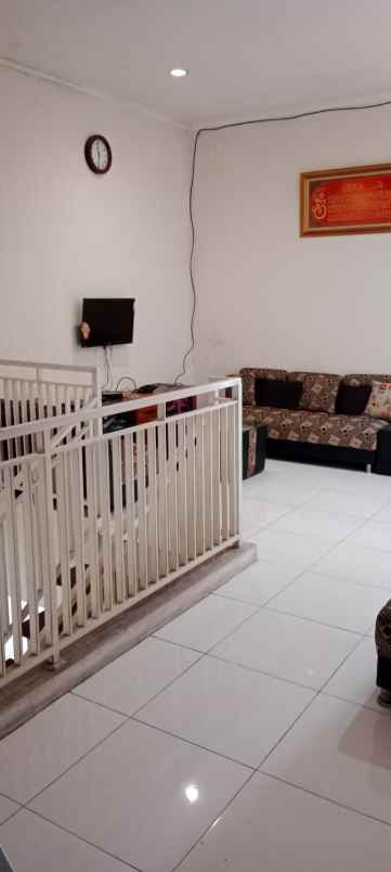 dijual rumah jl hegarmanah jatinangor