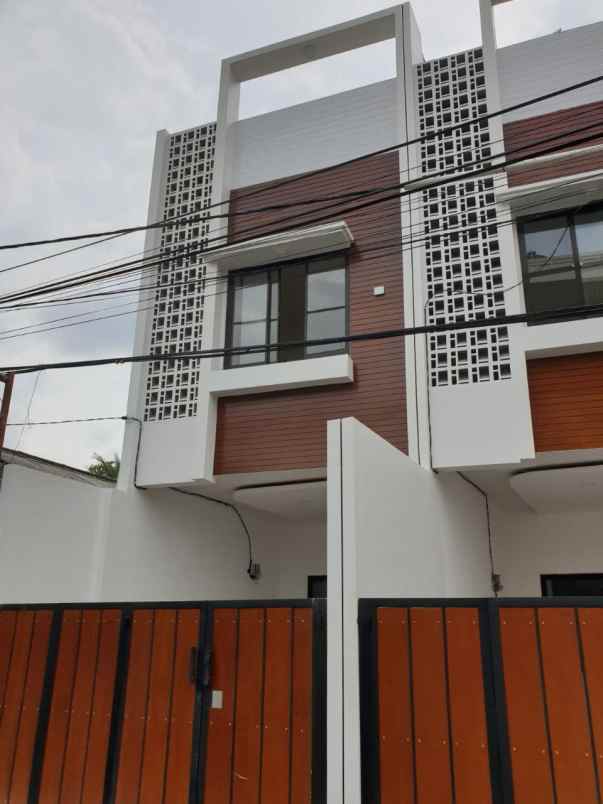 dijual rumah jl johar baru