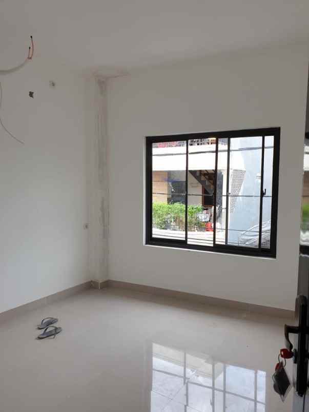 dijual rumah jl johar baru