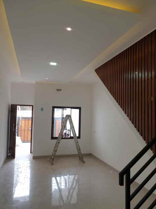 dijual rumah jl johar baru