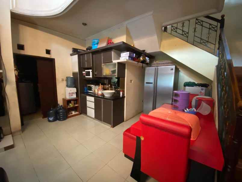 dijual rumah jl kawaluyaan indah