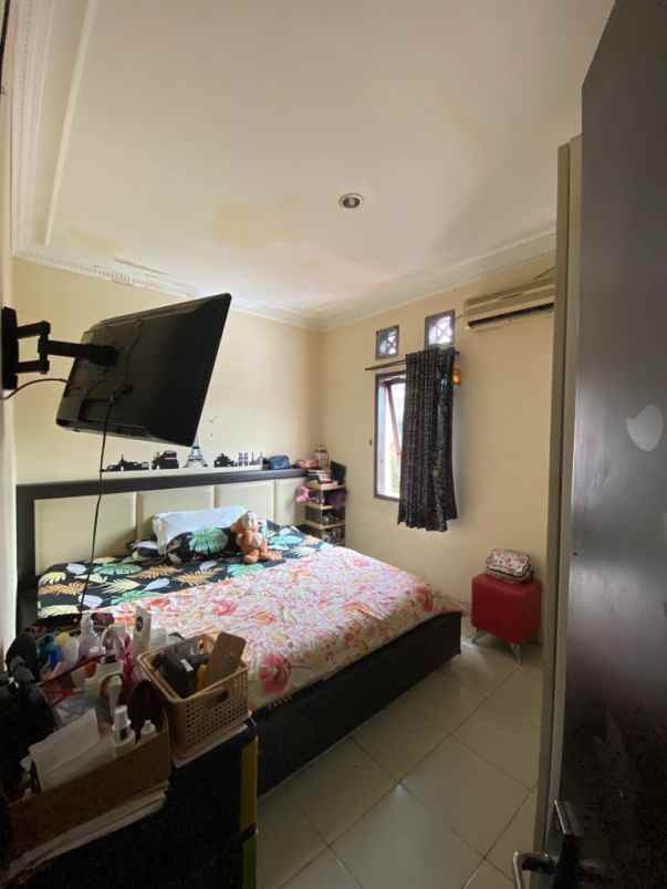 dijual rumah jl kawaluyaan indah