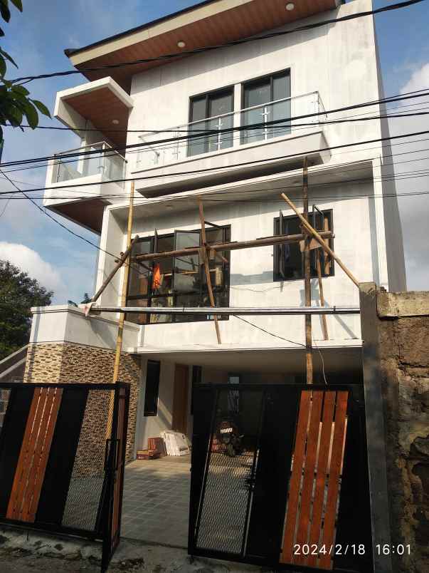 dijual rumah jl kelurahan duren sawit