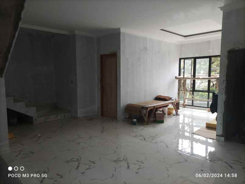 dijual rumah jl kelurahan duren sawit