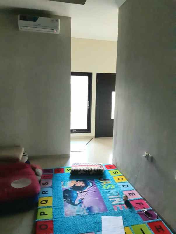 dijual rumah jl komp perum singgasana