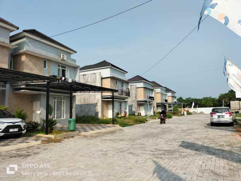 dijual rumah jl krajan selatan