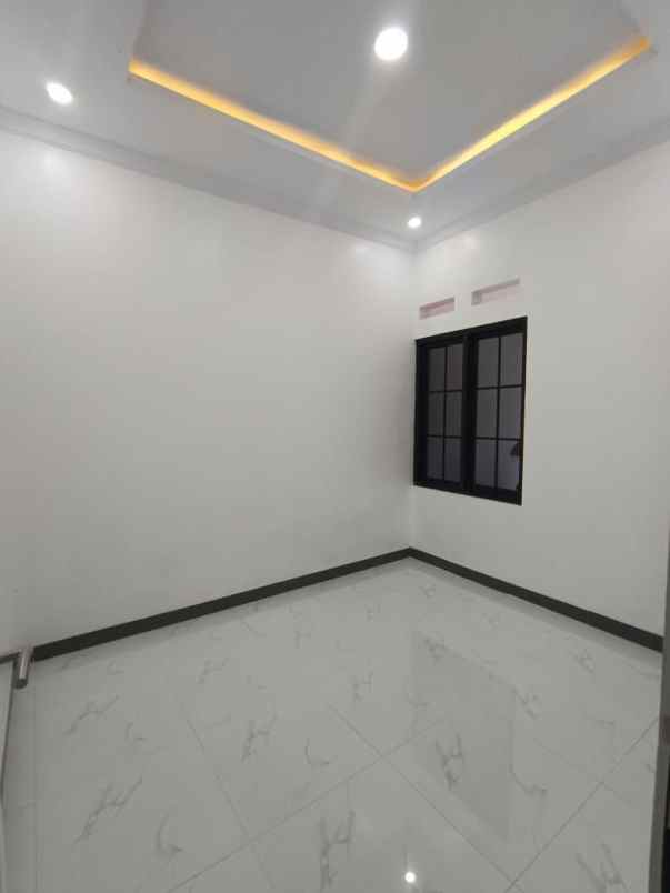 dijual rumah jl lapangan tembak cibubur