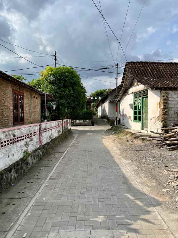 dijual rumah jl magelang km 10 tridadi