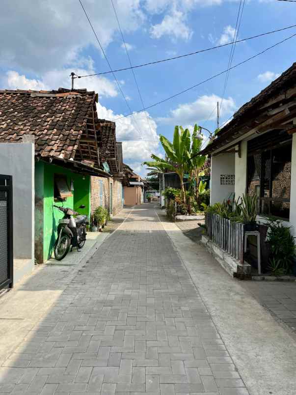 dijual rumah jl magelang km 10 tridadi