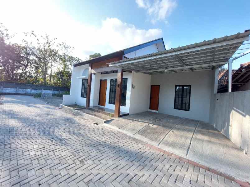 dijual rumah jl magelang km 15