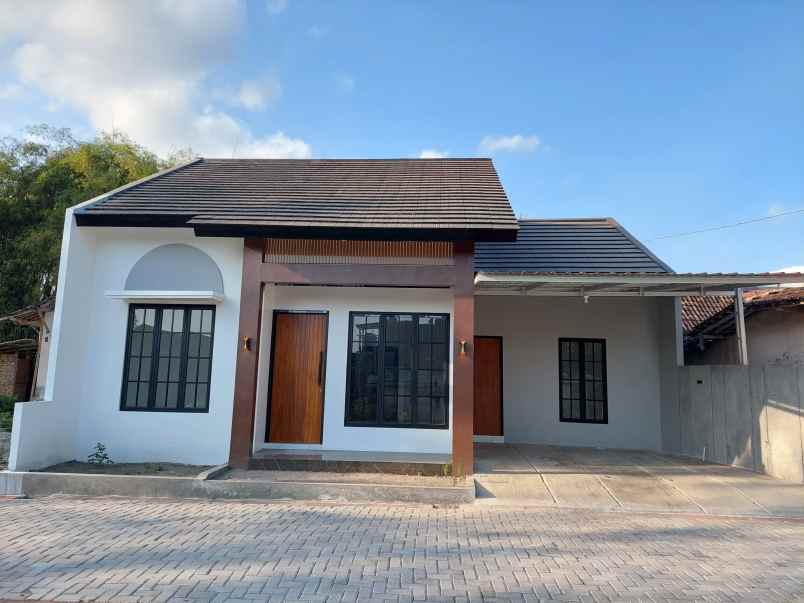 dijual rumah jl magelang km 15