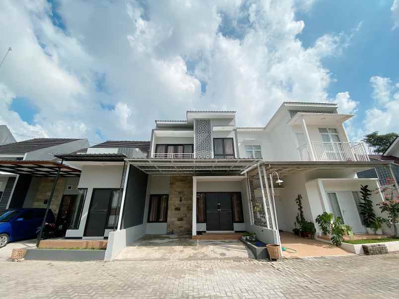 dijual rumah jl mangunkarso no 48 toyoresmi