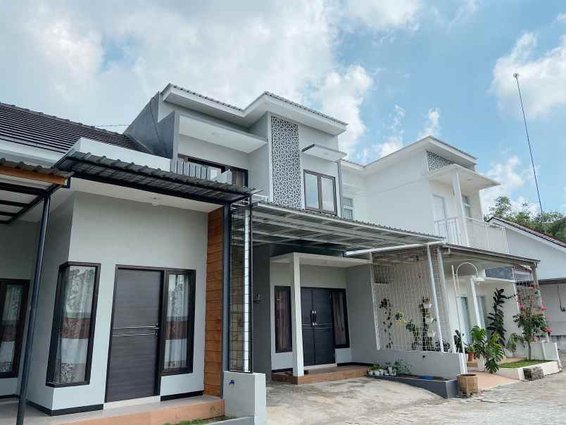 dijual rumah jl mangunkarso no 48 toyoresmi