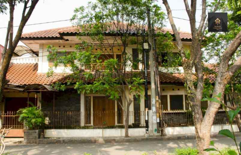 dijual rumah jl margahayu raya