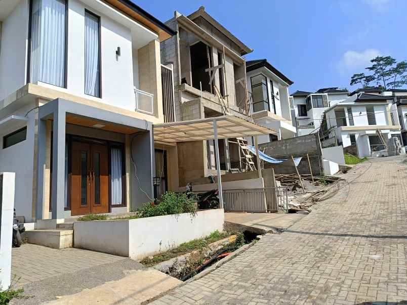 dijual rumah jl padasuka atas