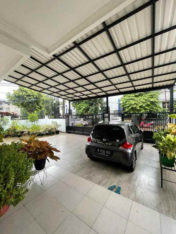 dijual rumah jl pasar jumat pondok